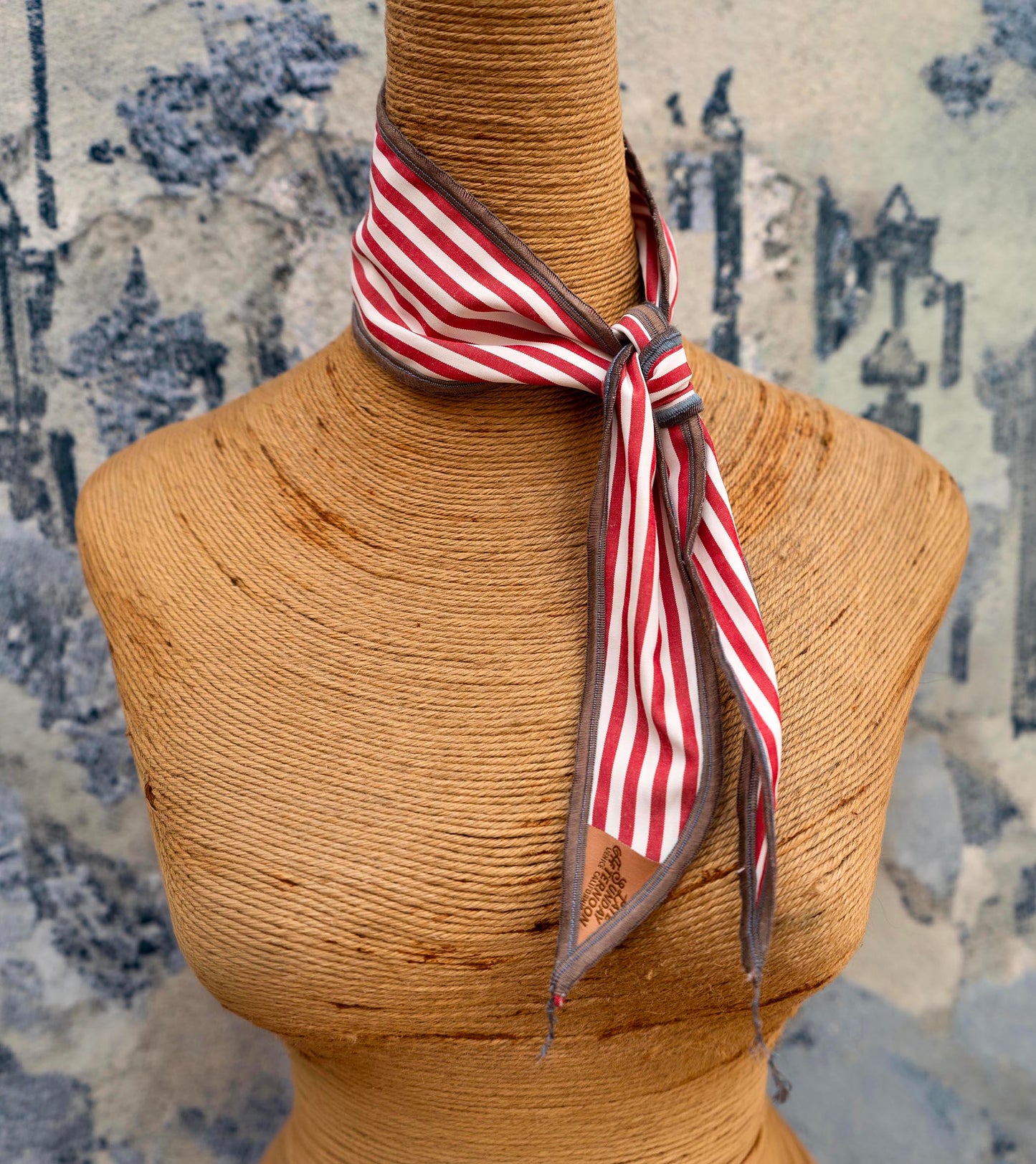 Queens Game Neck Scarf