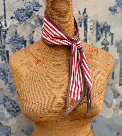 Queens Game Neck Scarf