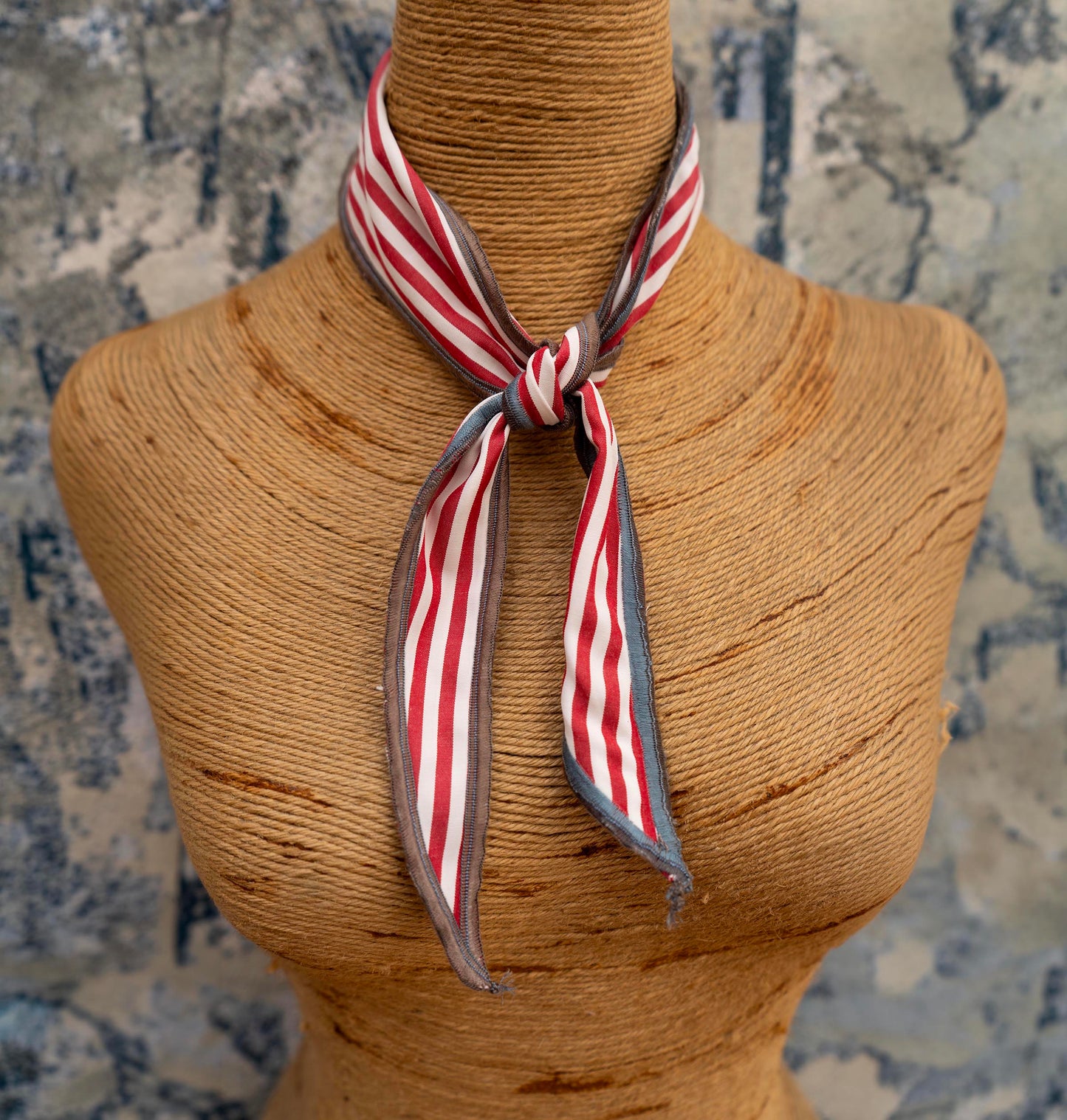 Queens Game Neck Scarf